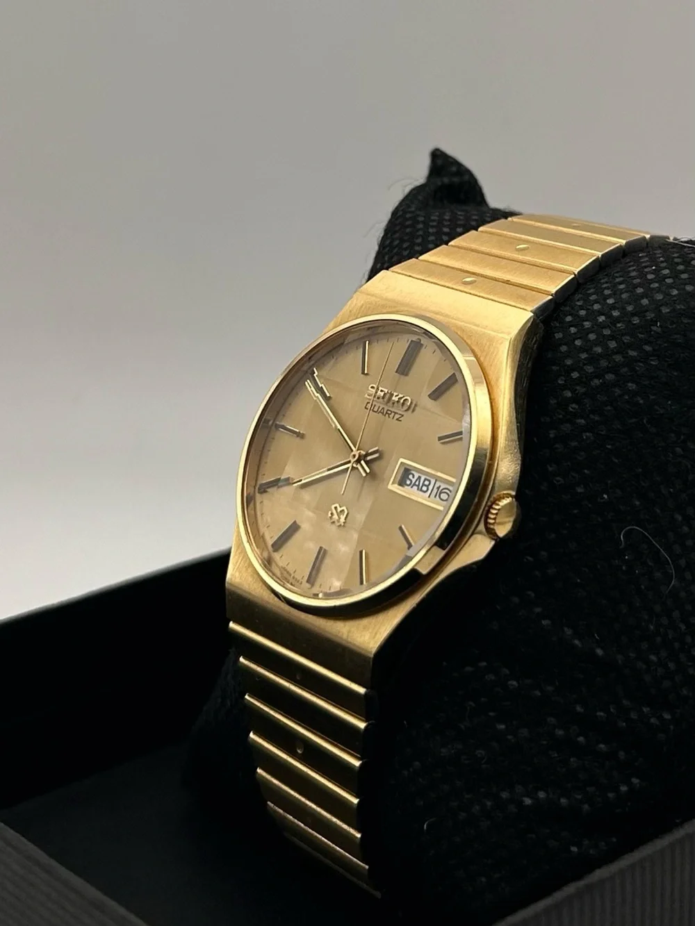 Seiko SQ Men’s Gold Tone Watch Gold Dial Quartz 34mm Watch 6923-7099 New Battery